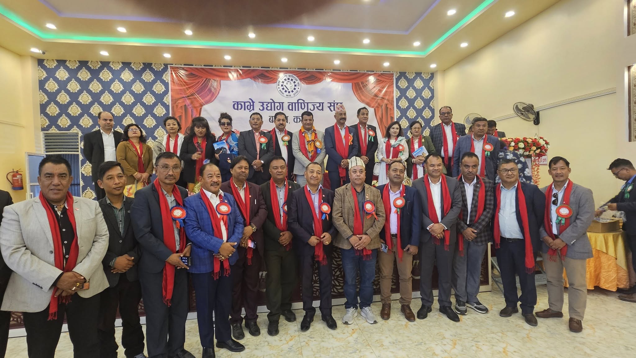 काभ्रे उद्योग वाणिज्य संघको ४३ औं वार्षिक साधारण सभामा प्रतिनिधित्व गर्नुहुँदै अध्यक्ष, पदाधिकारी एवम् कार्यसमिति सदस्यज्यूहरु । २०८२।०७।२३